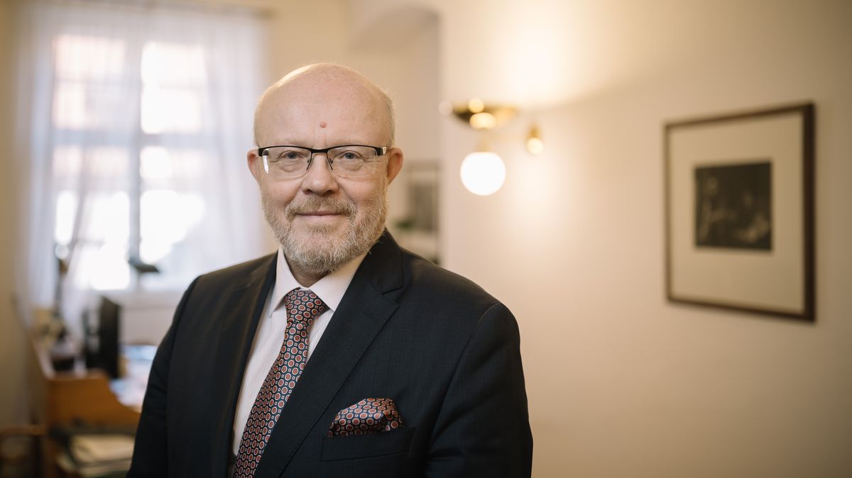 Válek rozhodl: Ředitelé fakultních nemocnic projdou bezpečnostní prověrkou